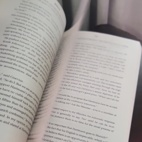 Munich by Robert Harris Paperback - Picture 3 of 3